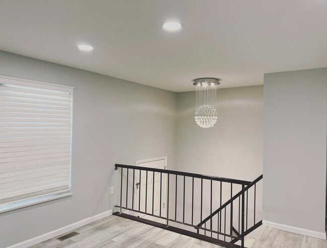 Building Photo - Updated 3BR 1BA Home w/ Garage & Updated Kitchen in Cincinnati