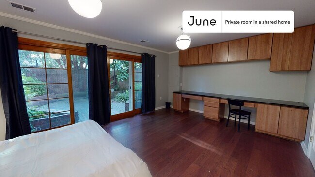 Foto del edificio - Room in Shared 7 bed/4 bath home