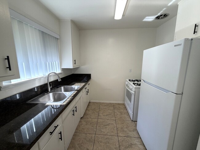 Building Photo - 255 Oakland Ave