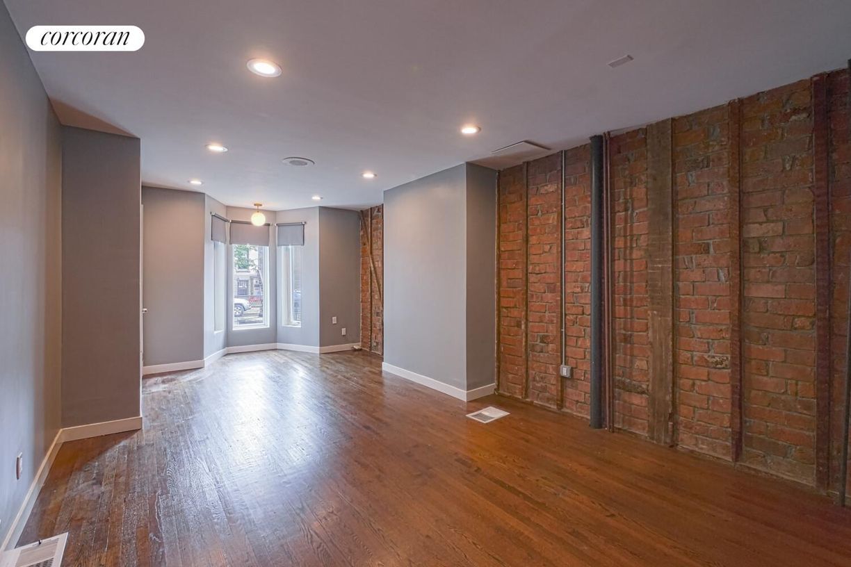 Foto principal - 475 Van Buren St
