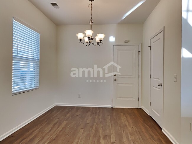 Foto del edificio - 405 Ridgedale Rd