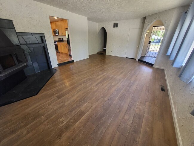 Building Photo - 3602 Green Acre Dr