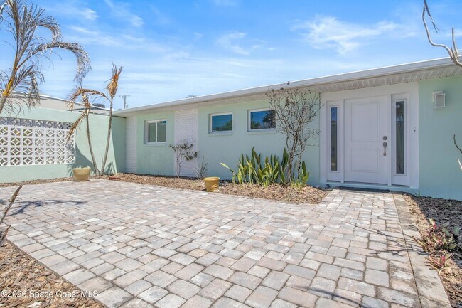 Building Photo - 537 Royal Palm Blvd