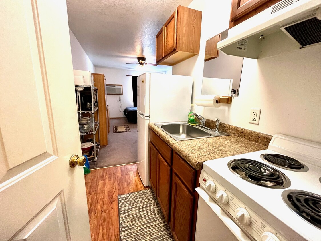 Primary Photo - Empire Apartments