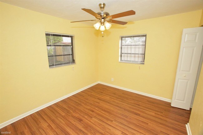 Building Photo - 2 br, 1 bath House - 2480 NE 12th Avenue