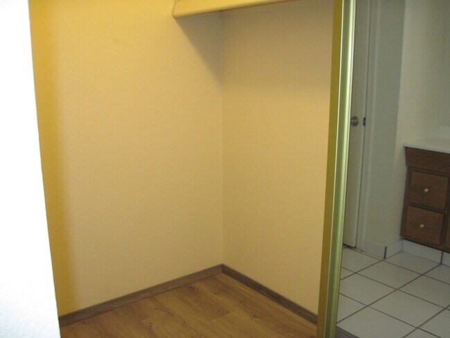 Building Photo - 426 S. Bowie Ave