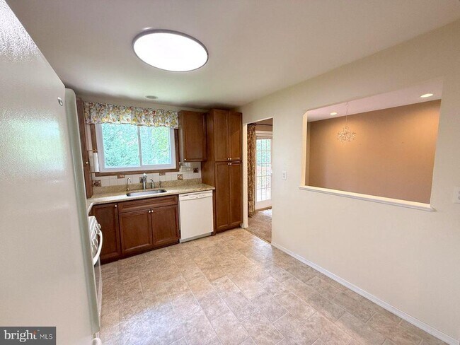 Foto del edificio - 11 Knollwood Dr
