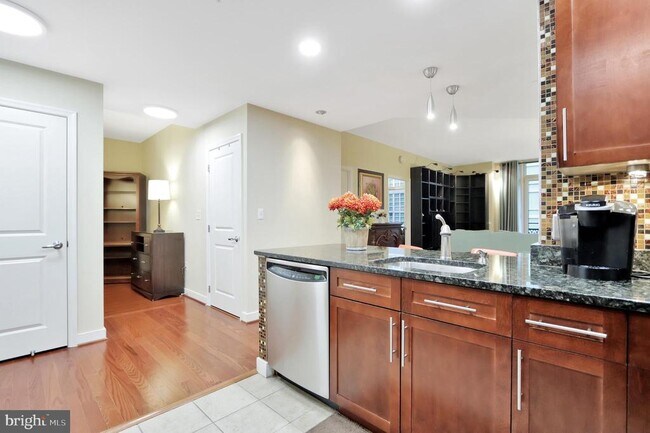 Building Photo - 155 Potomac Passage