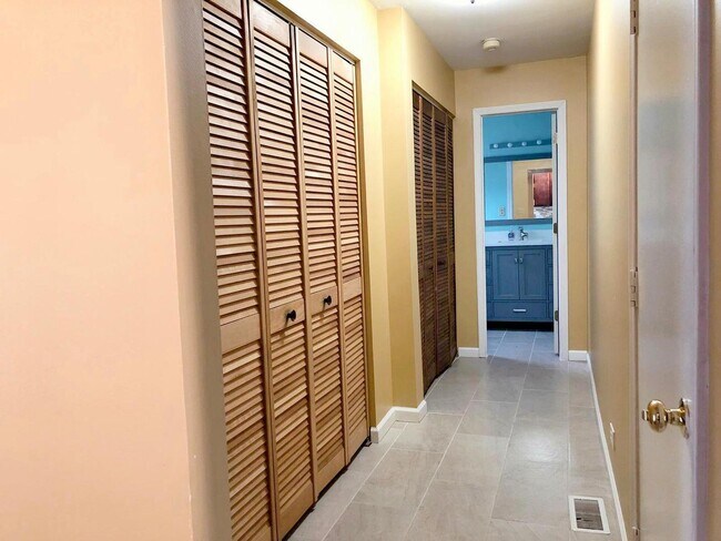 Foto del edificio - 1733 Dumont Ln