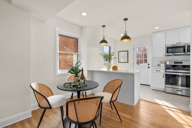 Foto del edificio - 5004 Sargent Rd NE