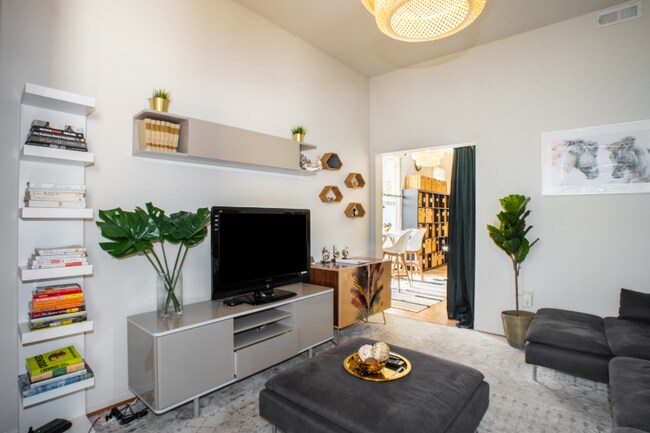 Foto del edificio - 2221 Dwight Way