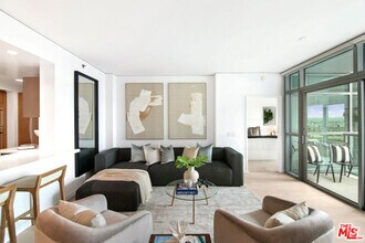 Building Photo - 13650 Marina Pointe Dr