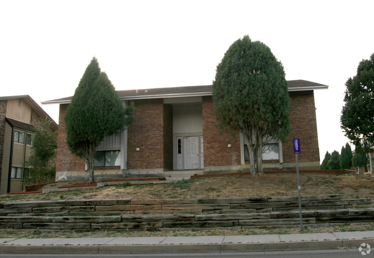 Building Photo - 1322 Holland Park Blvd