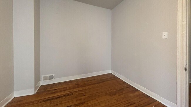 Foto del edificio - Charming 4-BR Traditional Row Home in West Philly