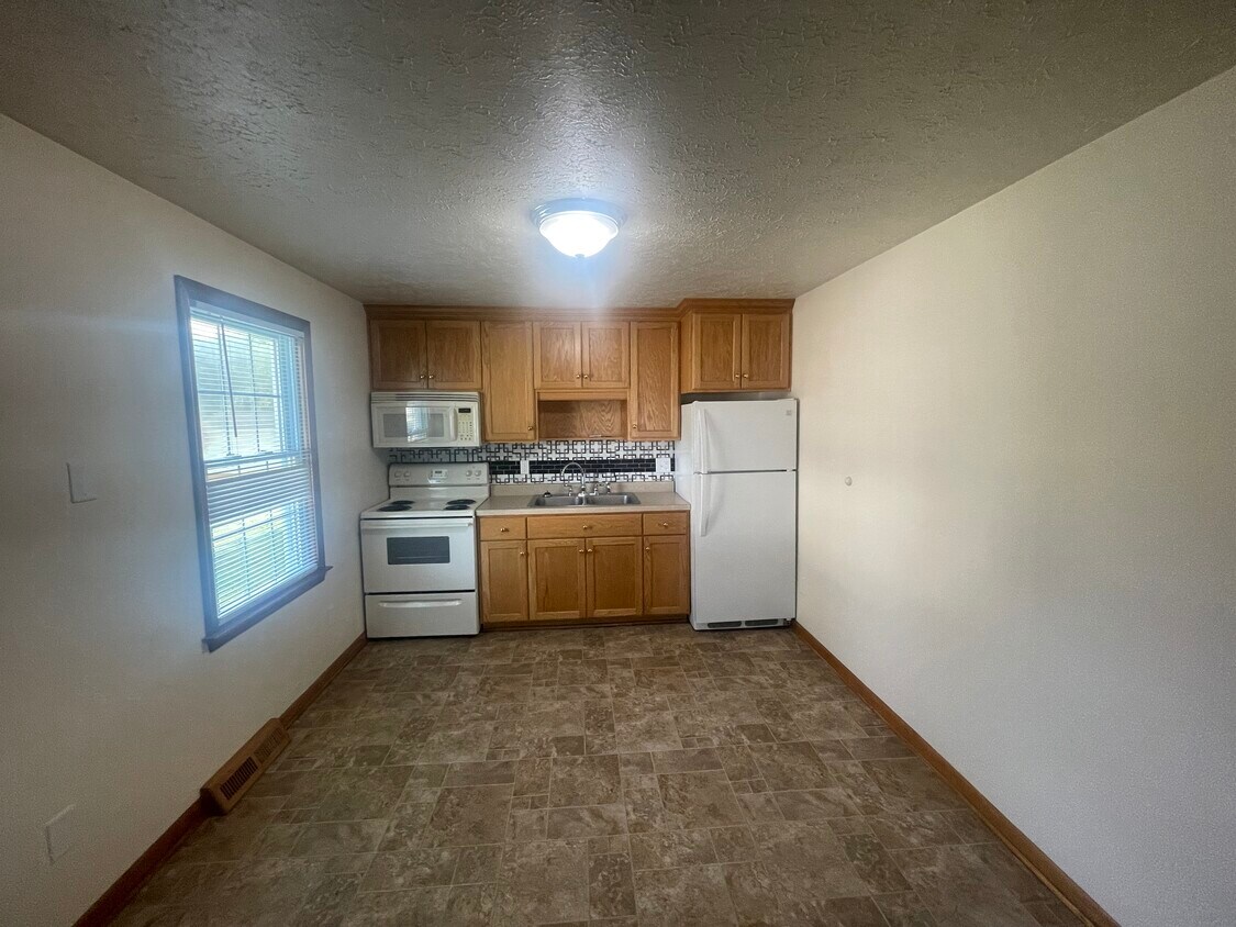 Kitchen - 93 High View Plz