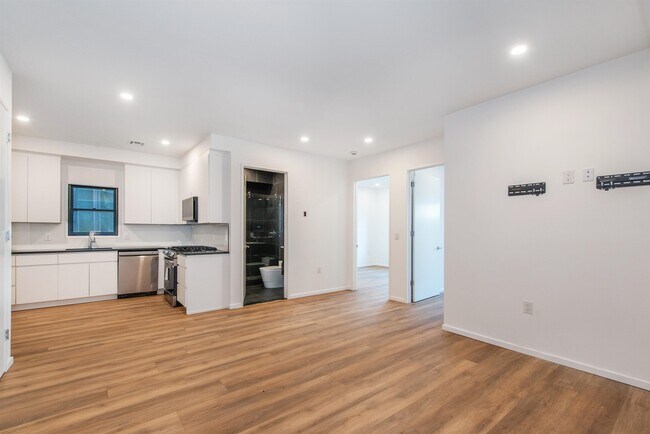 Building Photo - 206 Harrison Ave