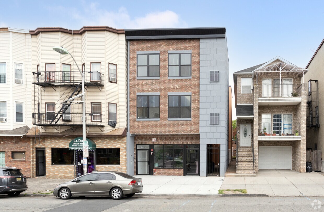 Building Photo - 439 Avenue C