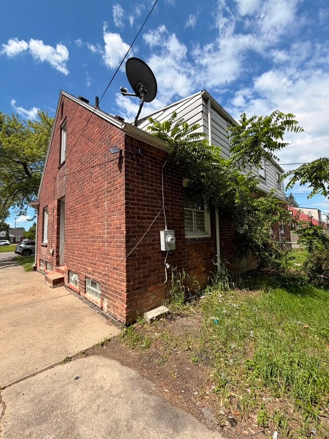 Building Photo - 20209 Moross Rd