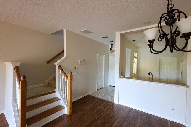 Foto del edificio - 611 Spring Lake Cir