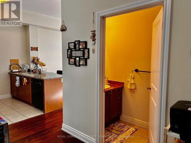 Photo du bâtiment - 5010 Corporate Dr