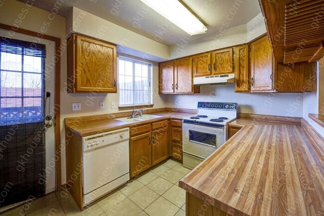 Building Photo - 1090 Milo Cir