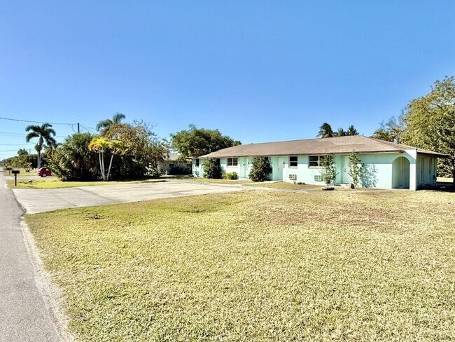 Foto del edificio - 3403 Palm Dr