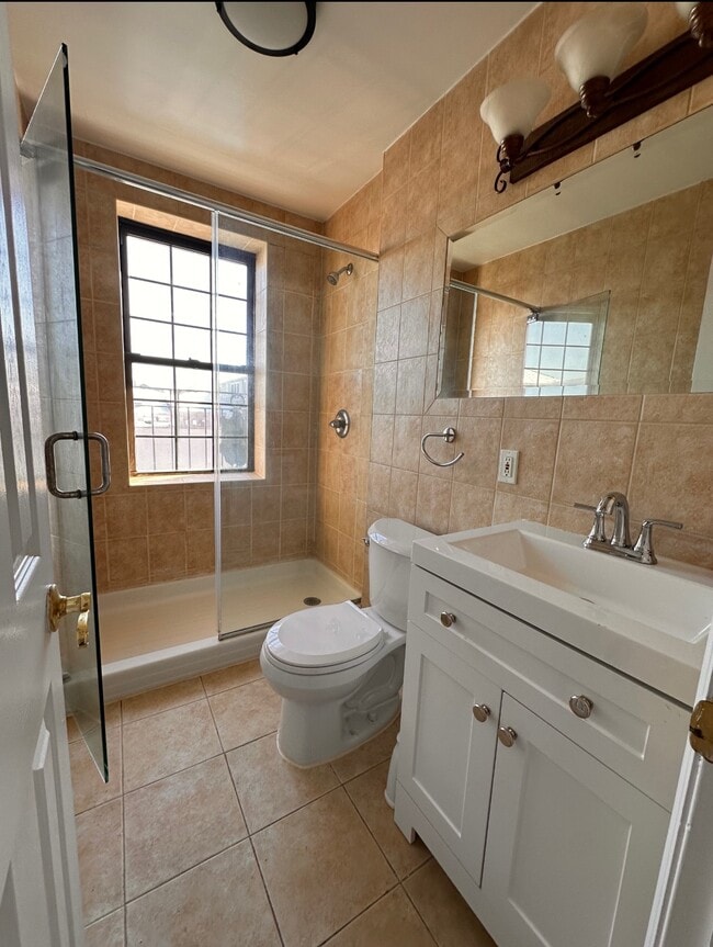 Building Photo - 890 W Beech St