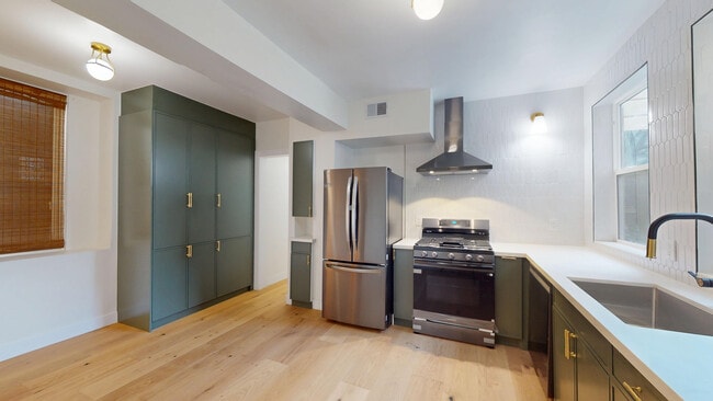 Building Photo - 2742 Sutter St