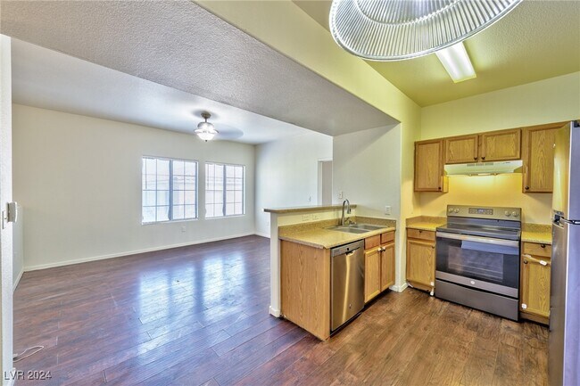 Building Photo - 2071 Hussium Hills St