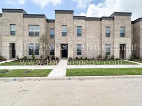 Building Photo - 2073 Luna Dr