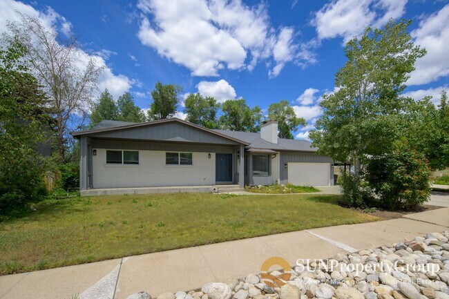 Building Photo - Stunning Remodeled Home in Desirable Cottonwood Heights!