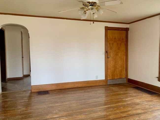 Building Photo - 284 Sycamore St