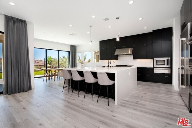 Building Photo - 20600 Bluebird Ct
