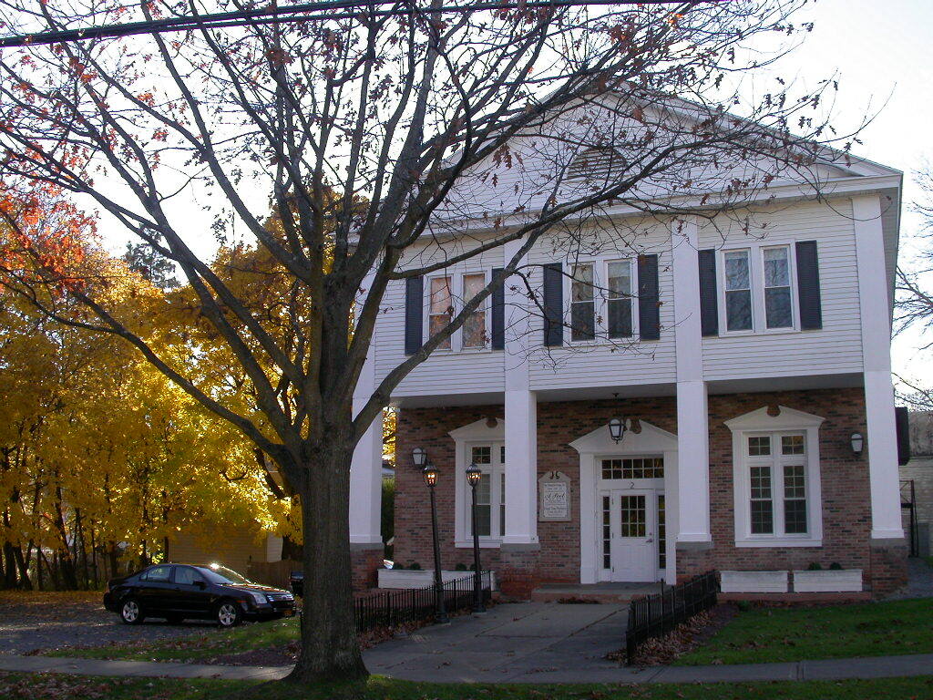 Primary Photo - 2 Fountain St