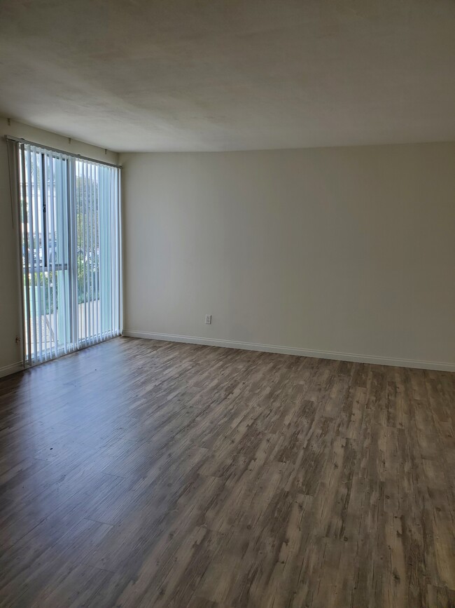 living room - 3439 Emerald St