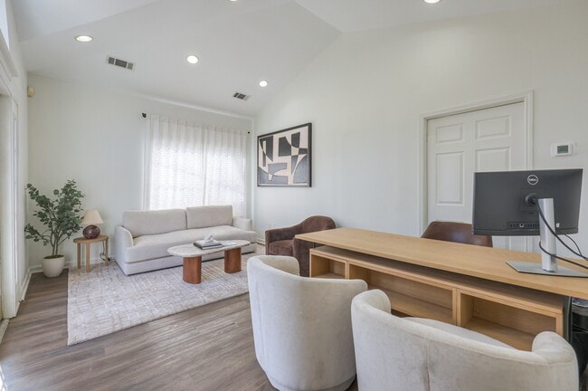 Foto del edificio - Warner Park Commons