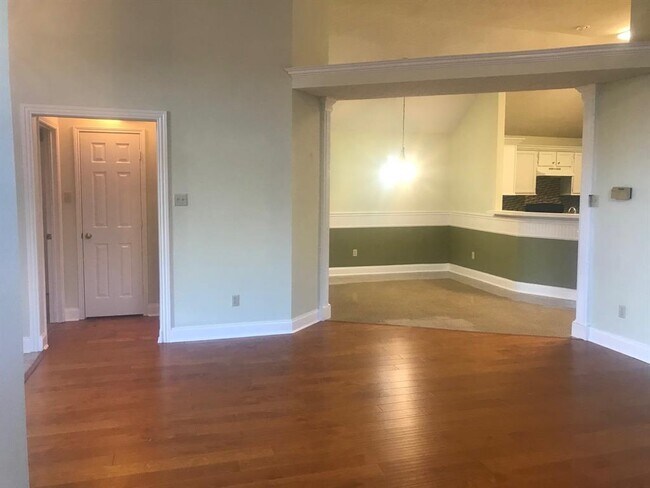 Building Photo - 1429 Post Oak Dr