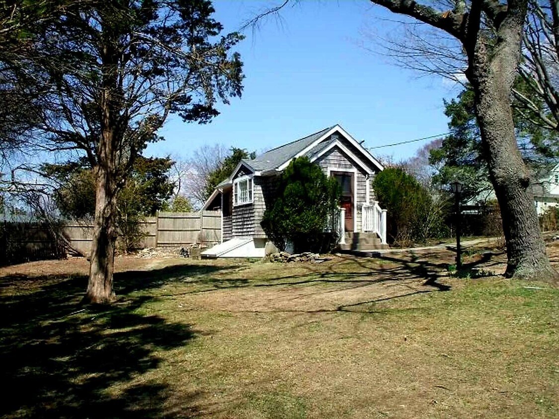 24 Amancio St, South Kingstown, RI 02879 House Rental in South