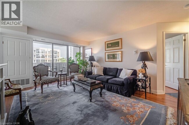 Building Photo - 67 Caroline St S