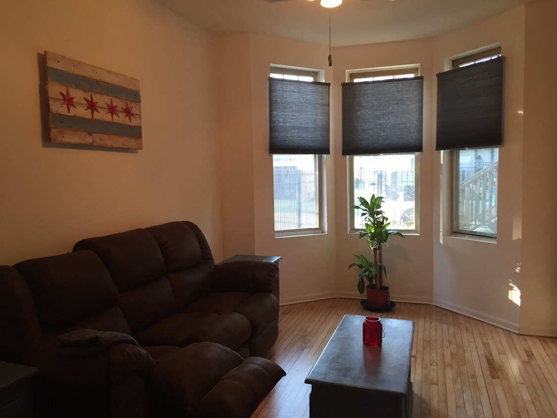 Foto principal - 3123 W Homer St