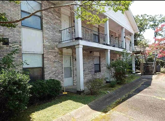 Building Photo - 116 Manor Cir