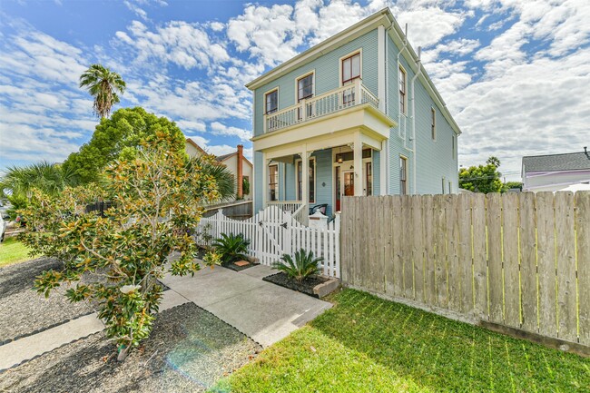 Photo - 1121 Market St House