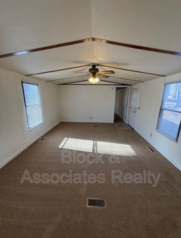 Foto del edificio - 608 Springdale Dr