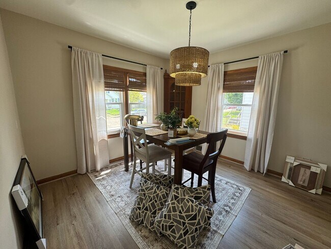 Foto del edificio - COMING SOON | Fully Furnished 4BR Student Home | All Utilities Included | Walk to UE