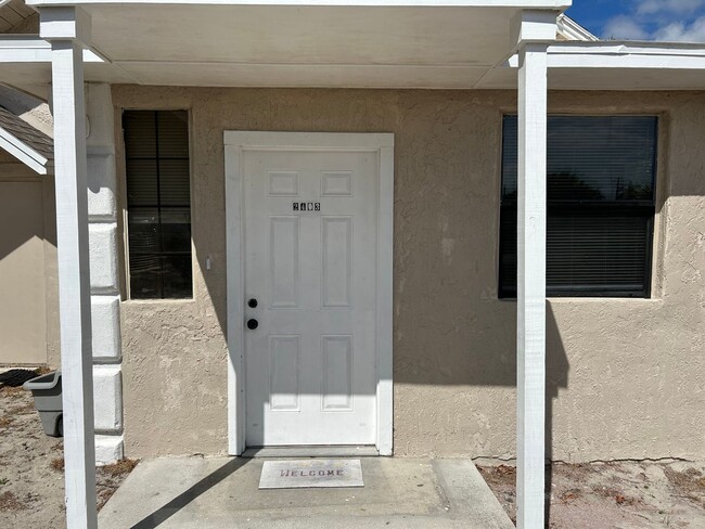 Building Photo - 2 Bedroom 1 Bathroom Home