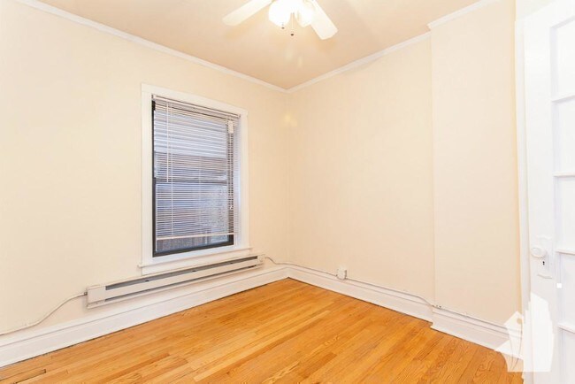 Building Photo - 701 W Brompton Ave