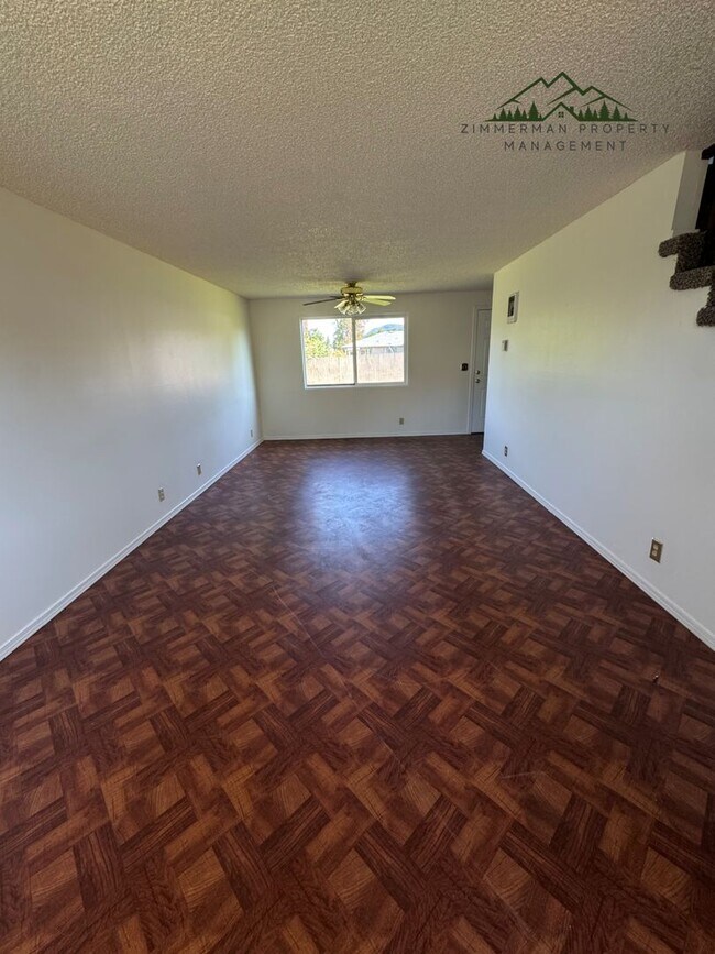 Foto del edificio - 2 Bedroom 1 Bath Duplex in Springfield