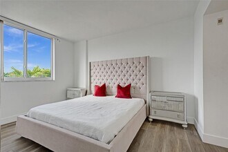 Building Photo - 2775 NE 187th St