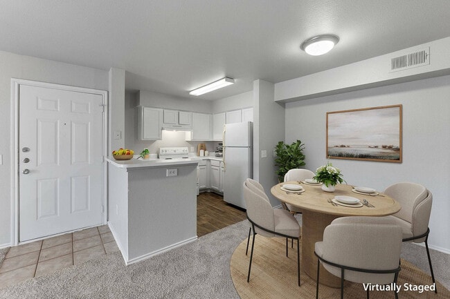 Elegante comedor en Fort Branch, Truman&#39;s Landing, Austin, TX - Fort Branch at Trumans Landing