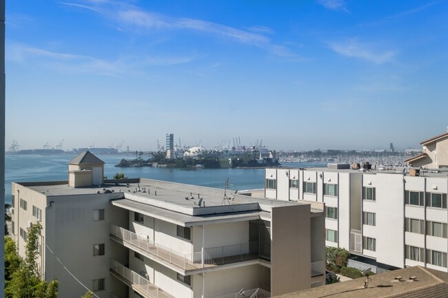 Foto del edificio - 1310 E Ocean Blvd
